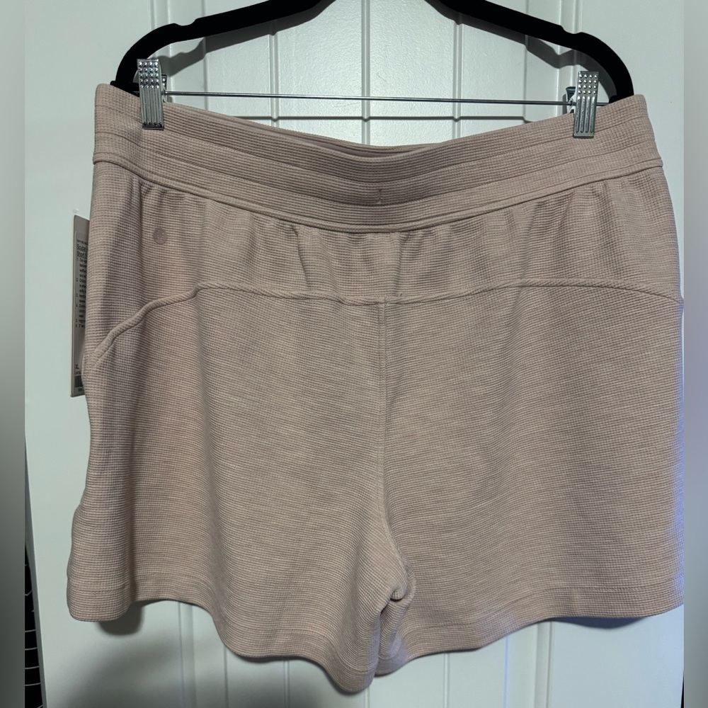 LULULEMON ATHLETICA SCUBA HIGH RISE SHORT 5” waffle NWT SZ XL - Picture 2 of 4